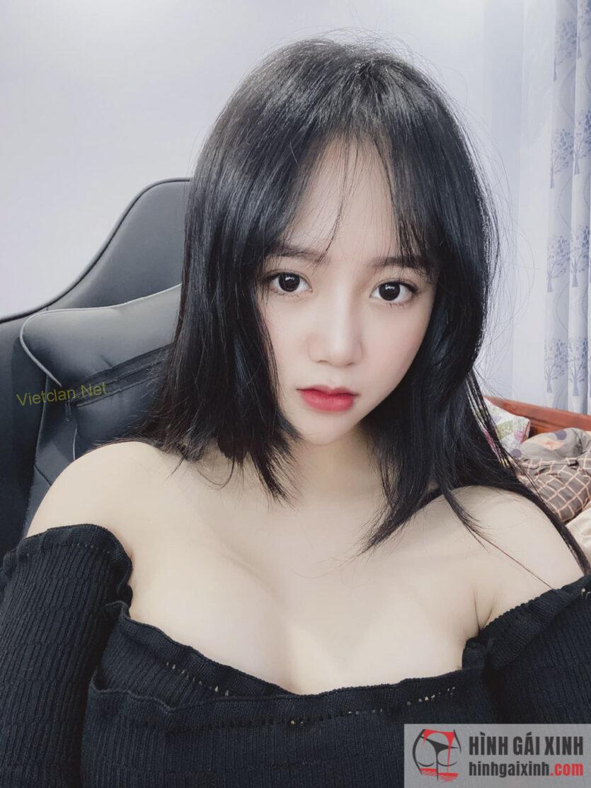 Nữ streamer sexy quyến rũ nhất tại Việt Nam Mai Linh Zuto chiêu đãi fan bằng những tấm hình vô cùng sexy