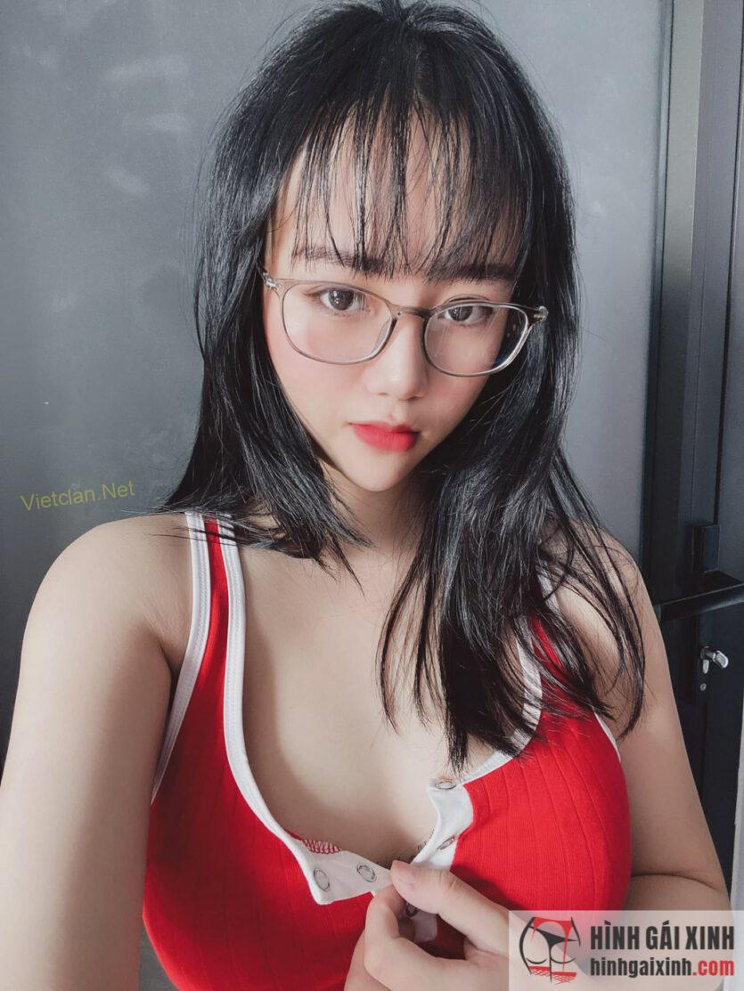 Nữ streamer sexy quyến rũ nhất tại Việt Nam Mai Linh Zuto chiêu đãi fan bằng những tấm hình vô cùng sexy