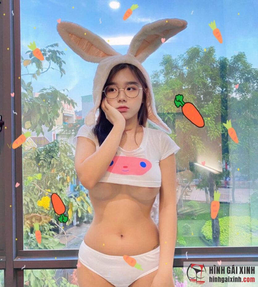 Hot girl 10X Trần Minh Thiên Di mặc áo croptop thả rông vòng một ngoại cỡ khoe ngực khủng sexy hết cỡ