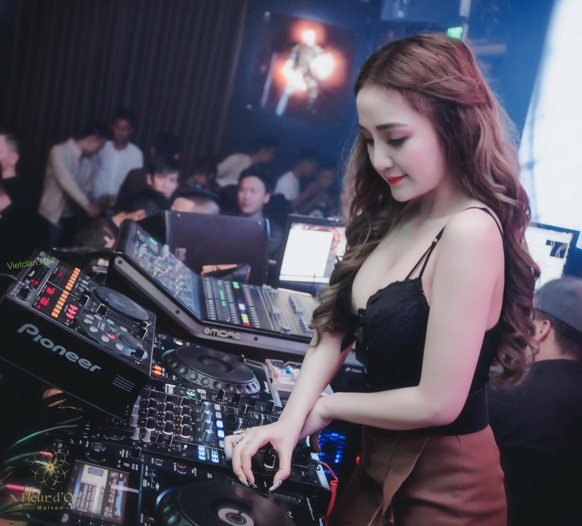 Hình Ảnh DJ Na Hoàng Uyên Gợi Cảm