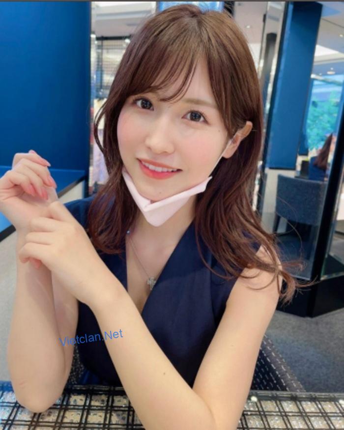 Vẻ đẹp thuần khiết của nữ diễn viên Momo Sakura